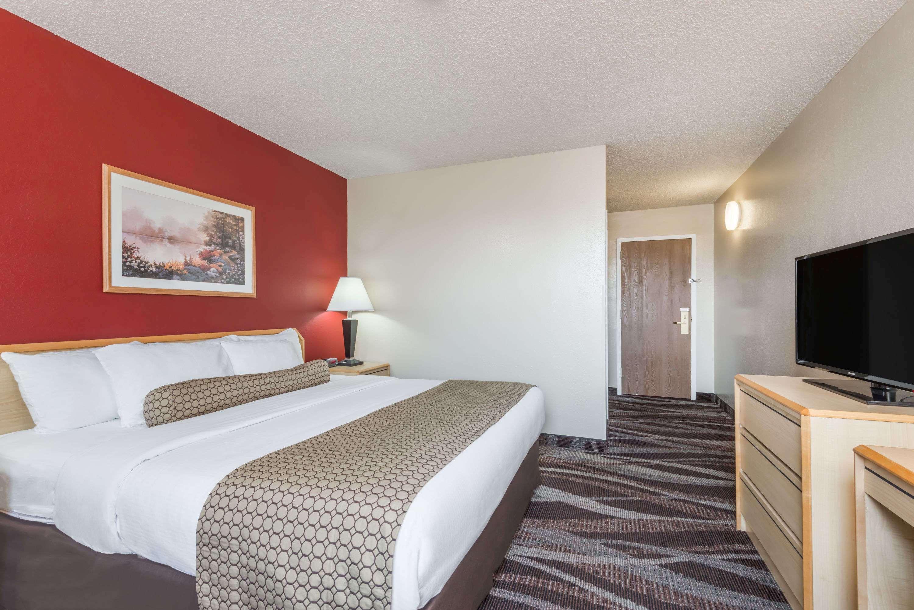 Days Inn By Wyndham Gillette Bagian luar foto