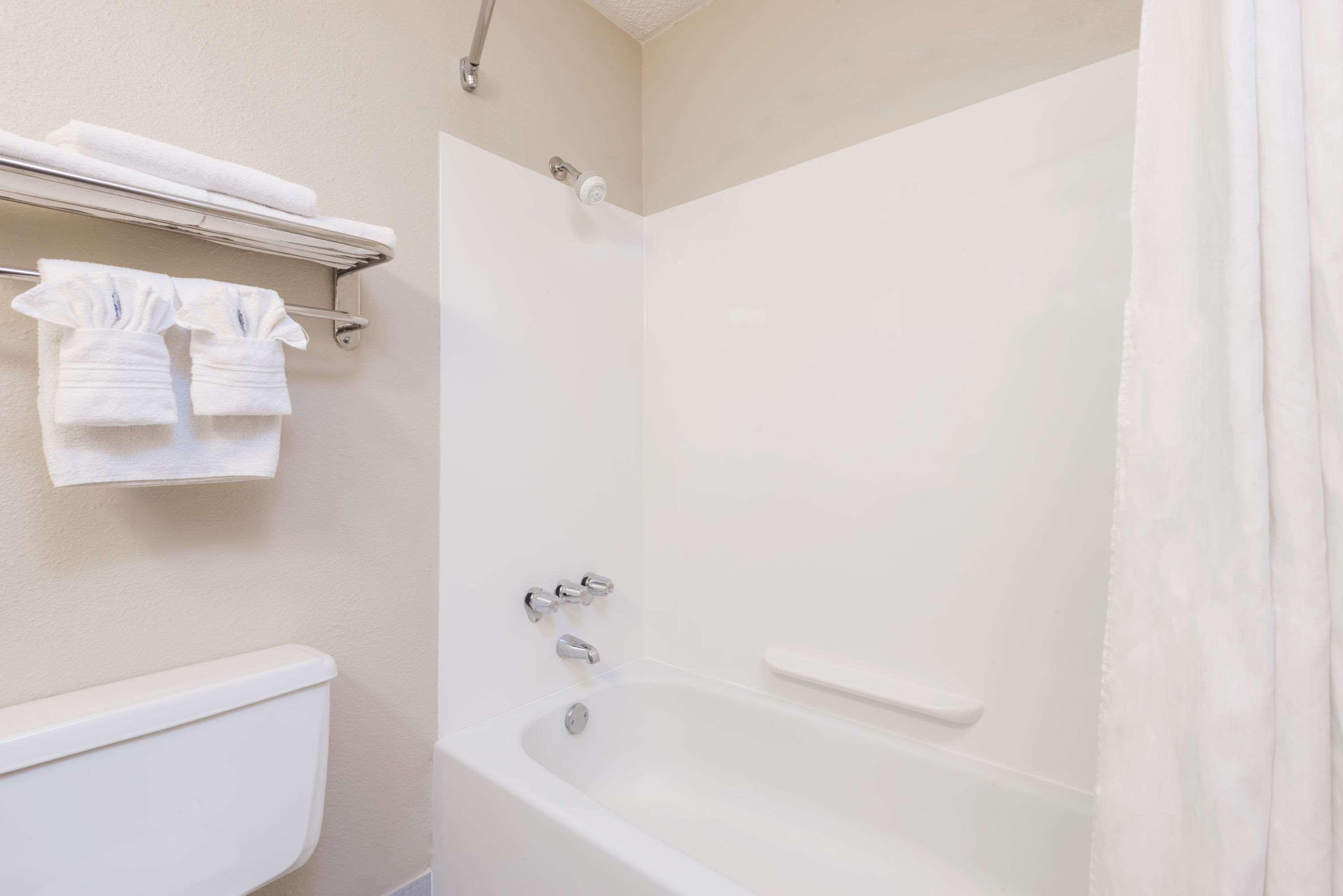 Days Inn By Wyndham Gillette Bagian luar foto