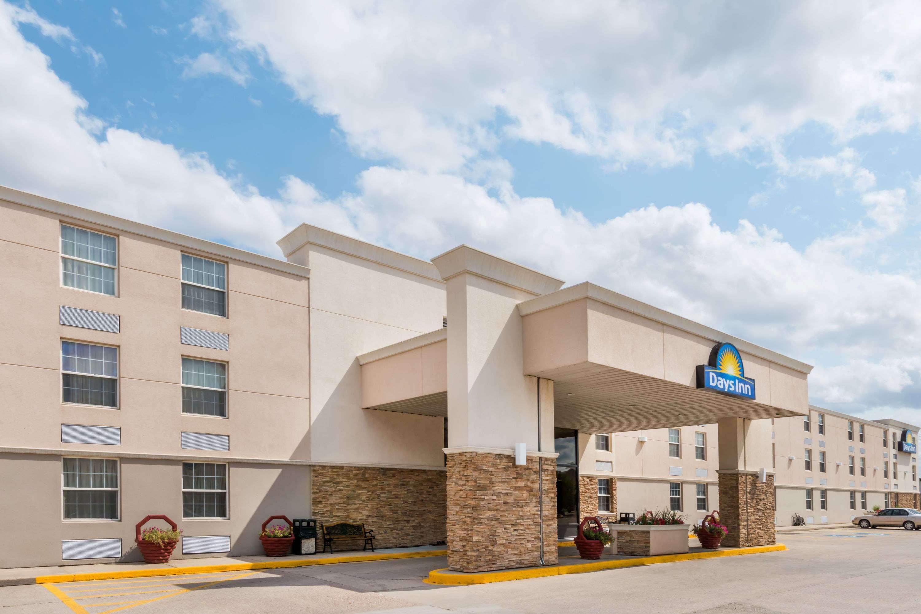 Days Inn By Wyndham Gillette Bagian luar foto