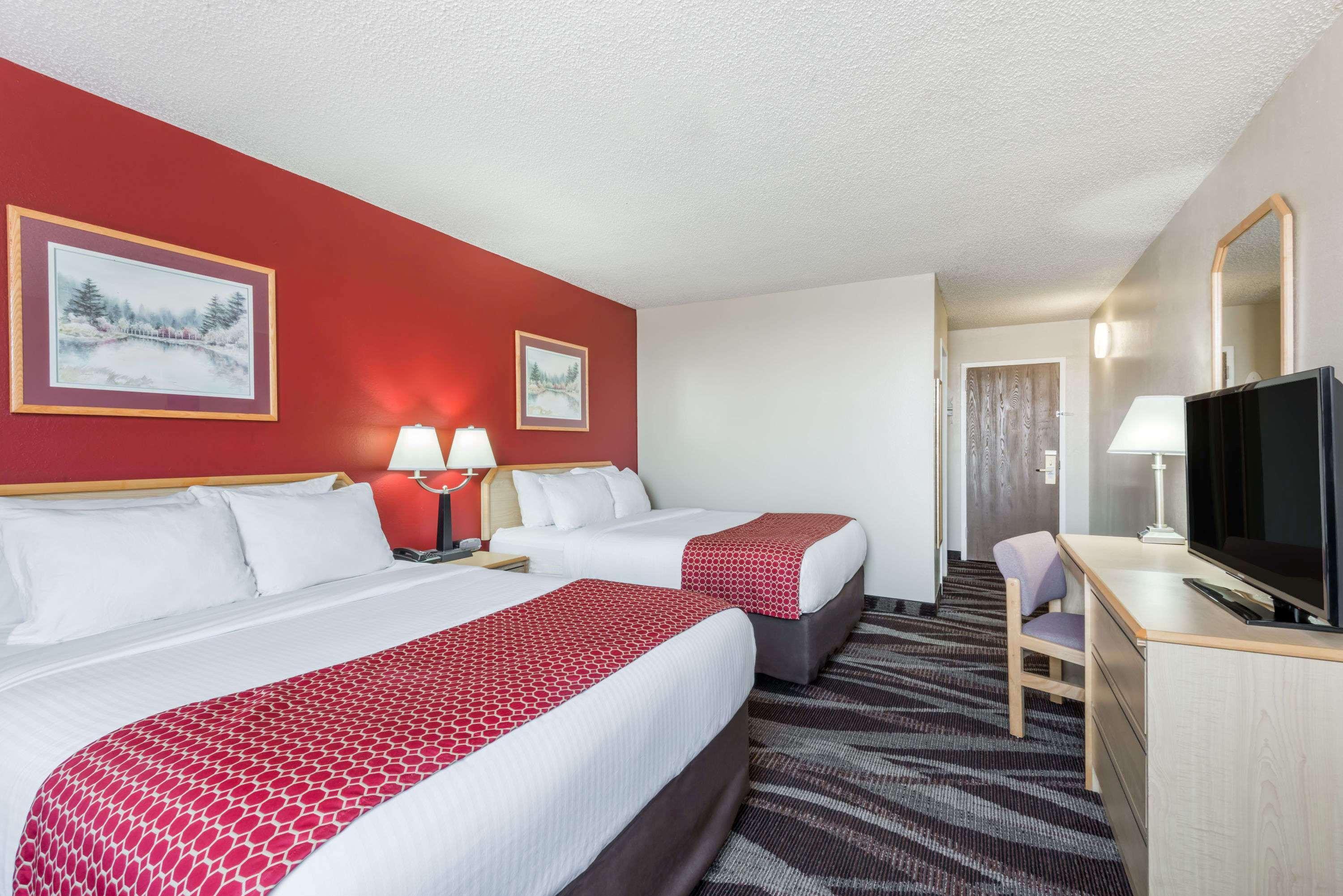 Days Inn By Wyndham Gillette Bagian luar foto